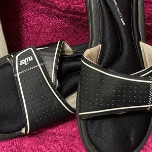 WOmen's Nike Slides size 8